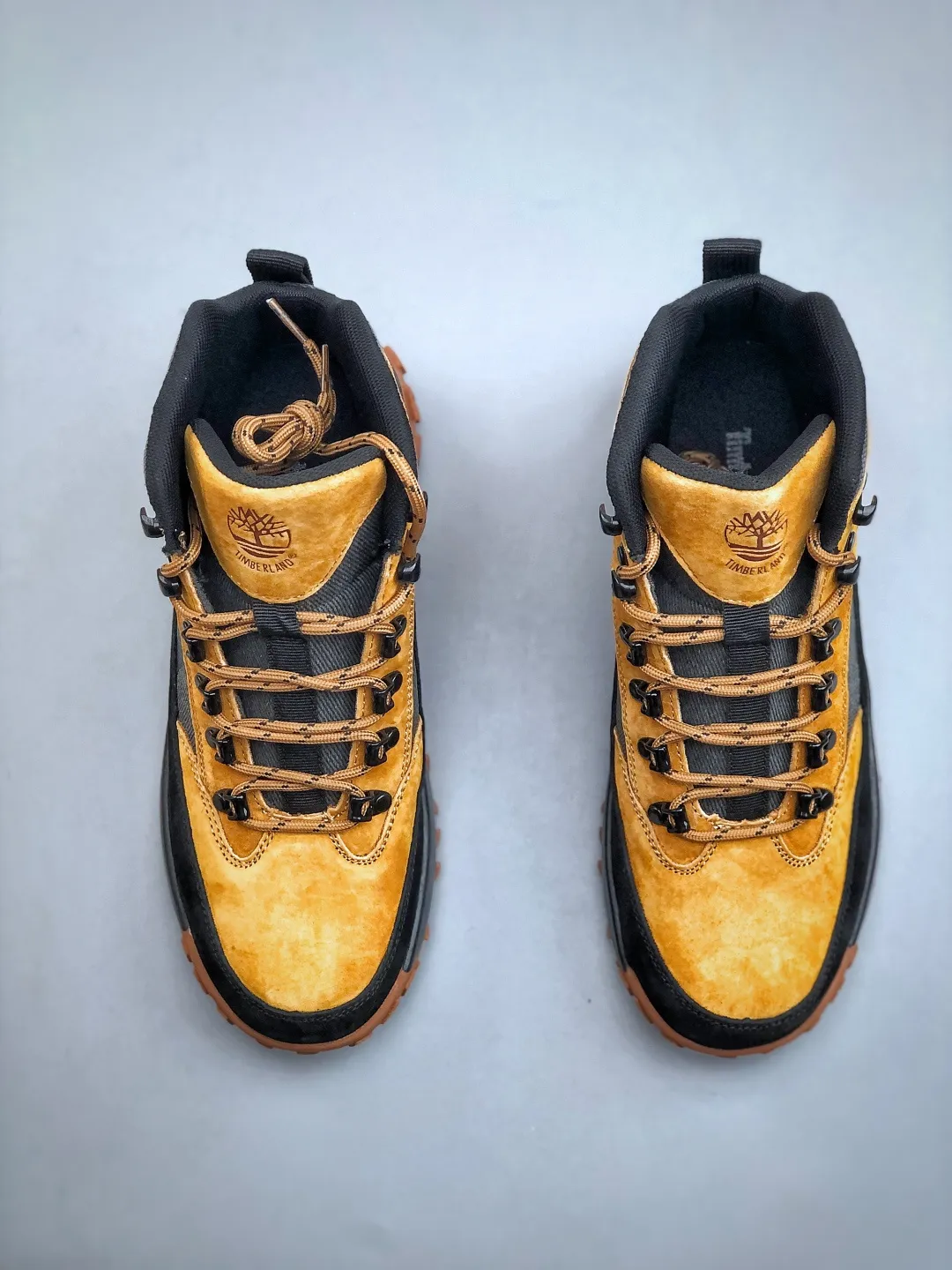 Welfare special offer 💰398 New arrival 🚀Timberland Timberland outdoor high-top casual Martin boots series Guangdong factory quality Original box original packaging The fabric is made of Italian 🇮🇹 top-grade frosted fine-grained cowhide. It is paired with anti-odor and anti-corrosion genuine leather latex insoles to give you a perfect wearing experience. High-quality and durable, a must-have for sportsmen. Specially designed to treat those who are not handsome. High-quality and first-class foot feel. Size: 39-44